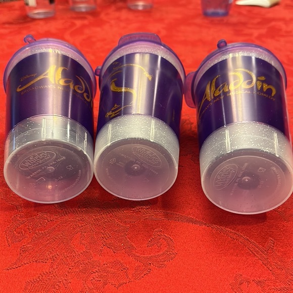 Disney Aladdin NYC Broadway musical 3 refreshment plastic cups with covers - Picture 3 of 7
